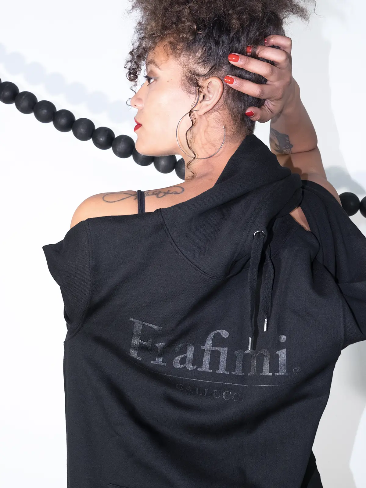 Portrait of model Louisa Jones with FRAFIMI Understatement hoodie draped over her back, looking left — FRAFIMI x AZITA Understatement, Frankfurt 2020